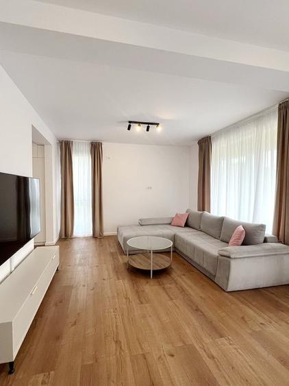 Casă individuală cu 5 camere cu Canalizare în Ultracentral