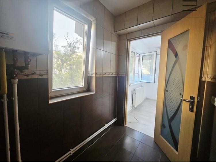 Apartament cu 3 camere semidecomandat, mobilat în Timpuri Noi