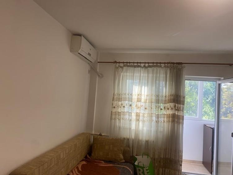 Apartament cu 3 camere semidecomandat în Ștefan cel Mare