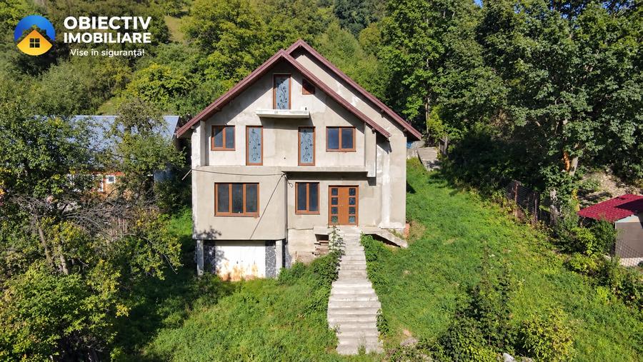 Casă individuală cu 5 camere cu Teren 2405 Mp în Pângărați