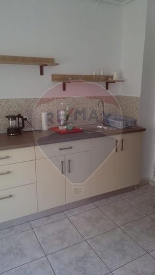 Apartament cu 2 camere decomandat în P-ța Sfânta Vineri