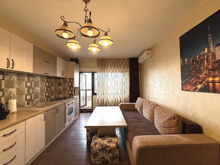 Apartament cu 3 camere decomandat, mobilat în Faleza Nord