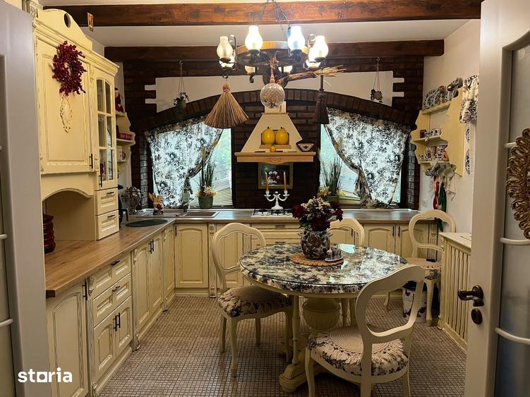 Casă cu 5 camere cu Teren 1900 Mp în Mogoșești