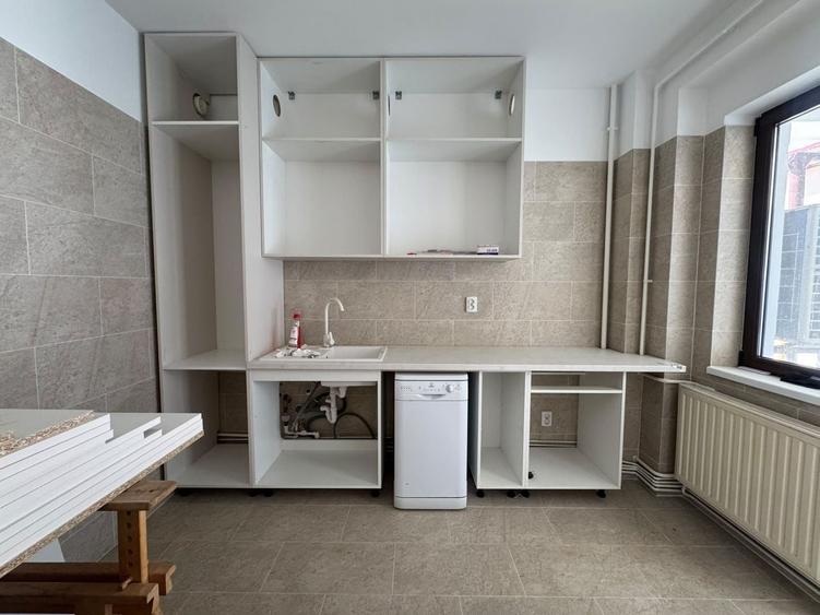 Apartament cu 3 camere decomandat, mobilat în Unirii