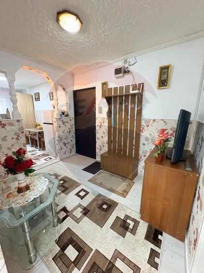 Apartament cu 3 camere decomandat în Sud