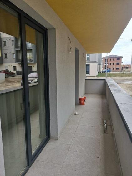 Apartament cu 2 camere semidecomandat, mobilat în Giroc