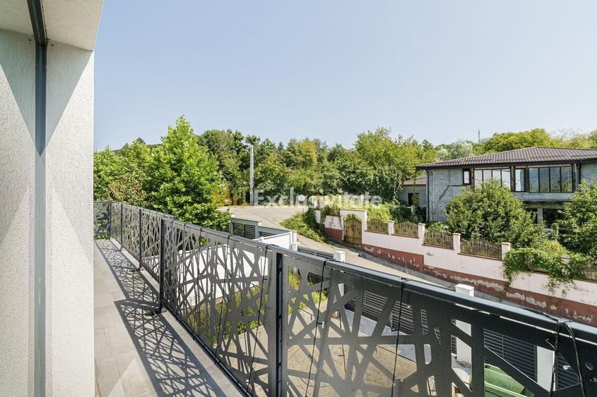 Casă cu 8 camere cu Piscina în Bănești