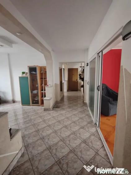 Apartament cu 4 camere decomandat în Central