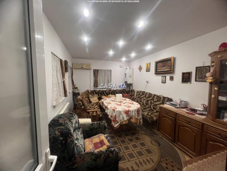 Casă cu 9 camere cu Canalizare în Central