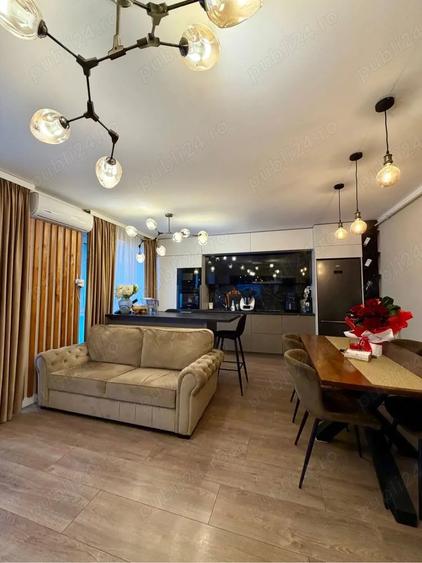 Apartament cu 4 camere decomandat în Calea Moldovei