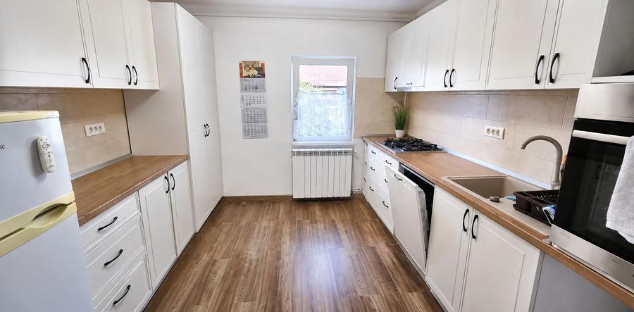 Apartament cu 2 camere semidecomandat, mobilat în Bucovina