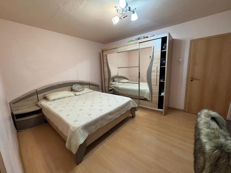 Casă individuală cu 5 camere cu Canalizare în Fratelia