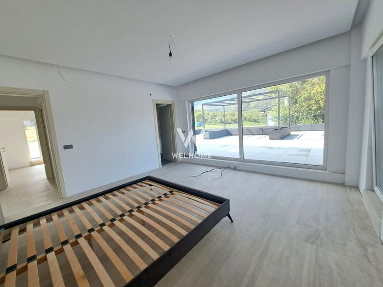 Casă individuală cu 5 camere cu Piscina în Exterior Est
