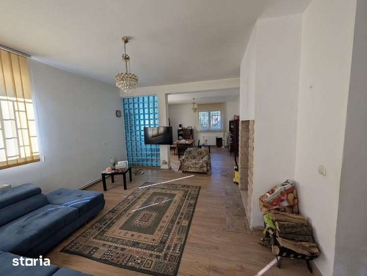 Casă cu 5 camere cu Teren 2100 Mp în Stoenești