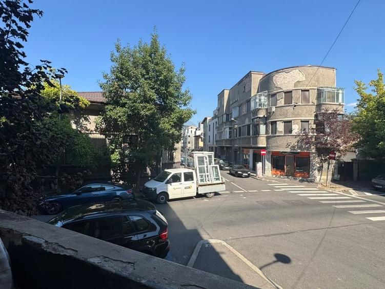 Apartament cu 2 camere semidecomandat în Cișmigiu