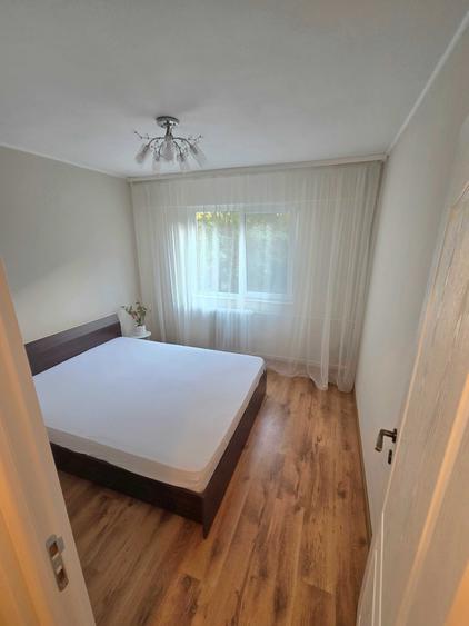 Apartament cu 3 camere semidecomandat în Rogerius