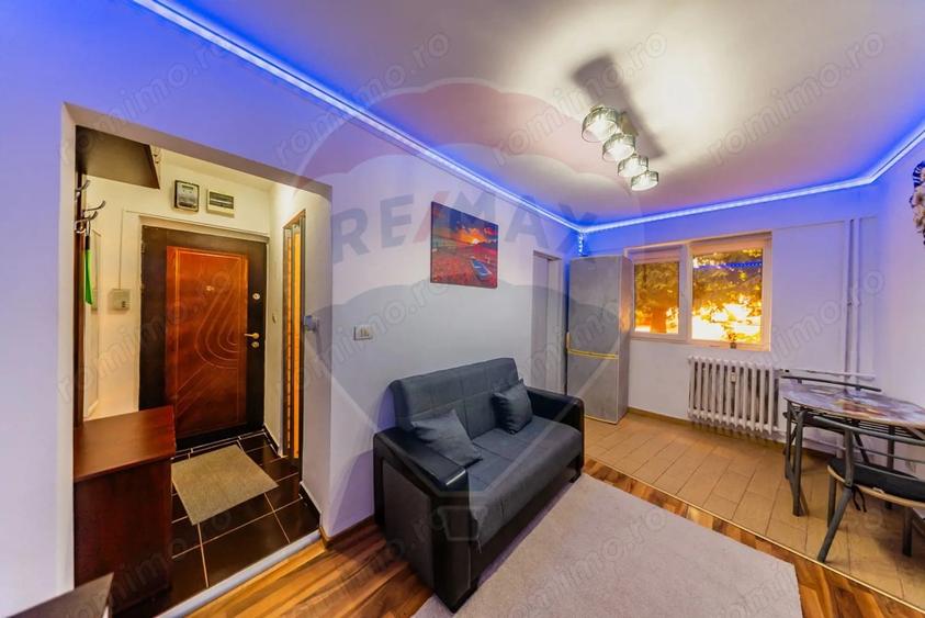 Apartament cu 2 camere semidecomandat, mobilat în Intim