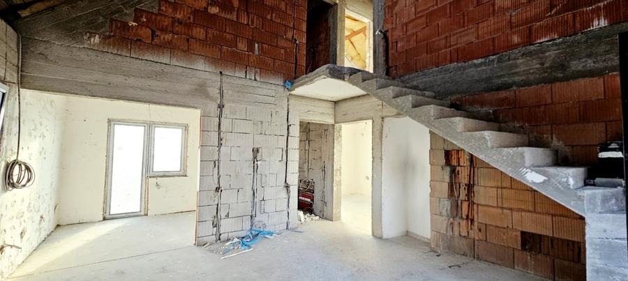 Casă individuală cu 5 camere cu Teren 300 Mp în Berceni