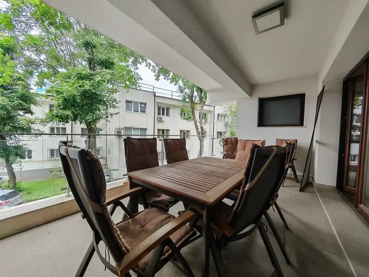 Apartament cu 3 camere semidecomandat, mobilat în Kiseleff