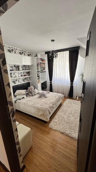 Apartament cu 3 camere decomandat, mobilat în Valea Rosie