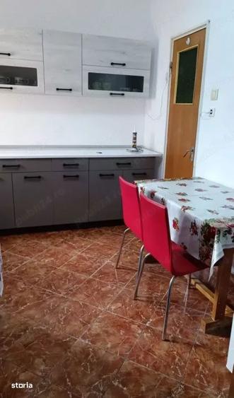 Apartament cu 3 camere decomandat, mobilat în Tineretului