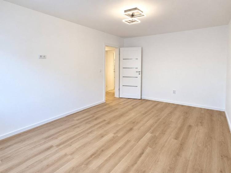 Apartament cu 3 camere decomandat în Zorilor