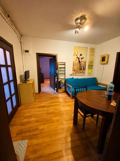 Casă cu 4 camere decomandat în Andronache