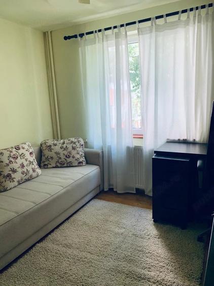 Apartament cu 3 camere semidecomandat în Teiul Doamnei