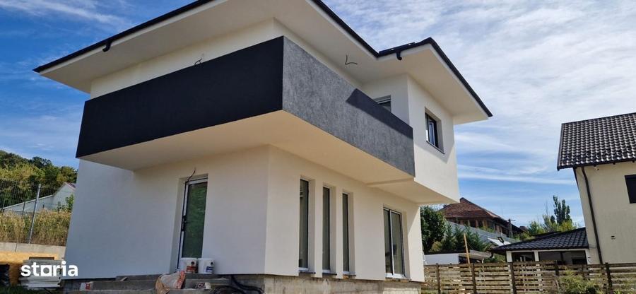 Casă cu 4 camere în Ștefănești