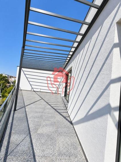 Apartament cu 4 camere semidecomandat în Dacia