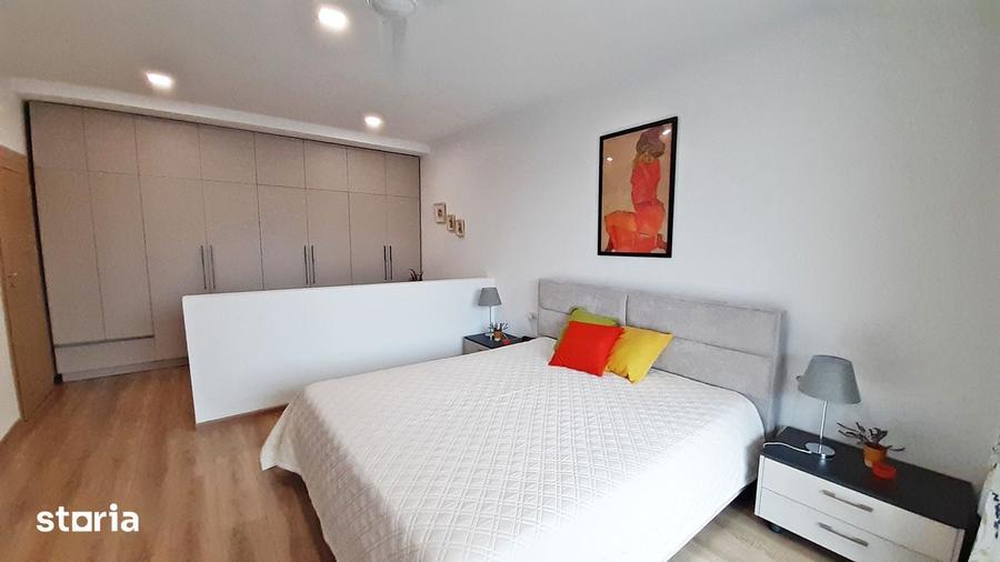 Apartament cu 5 camere decomandat, mobilat în Tractorul