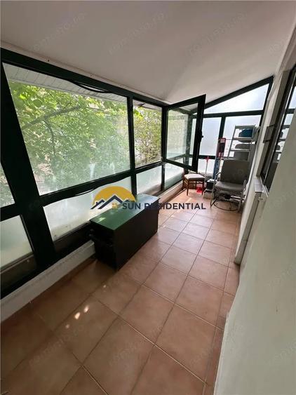 Apartament cu 4 camere decomandat, mobilat în Calea Victoriei