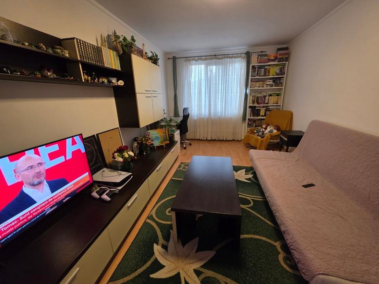 Apartament cu 2 camere decomandat în Baba Novac