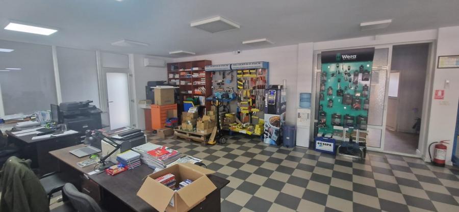 Spațiu comercial, de 400 mp, în Est