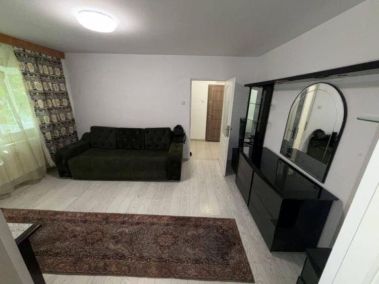 Apartament cu 2 camere semidecomandat în Podu Roș
