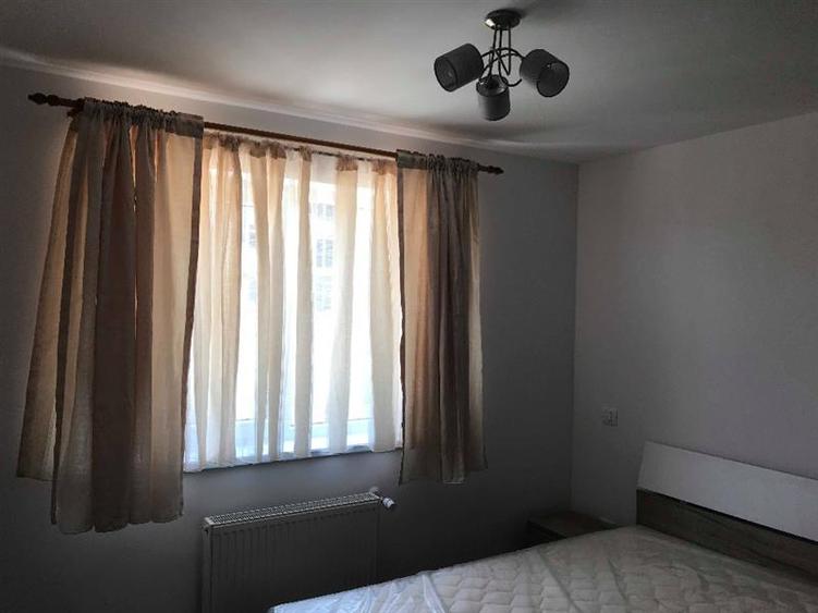 Apartament cu 2 camere semidecomandat, mobilat în Tractorul