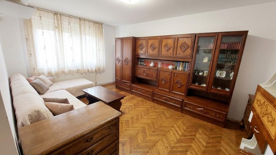 Apartament cu 3 camere decomandat în Lacul Morii