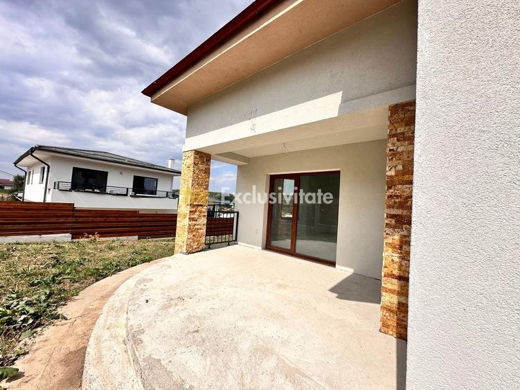Casă individuală cu 5 camere cu Canalizare în Chinteni