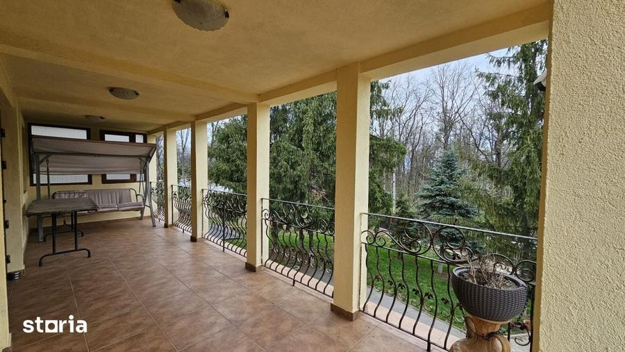 Casă cu 5 camere cu Teren 950 Mp în Bucium