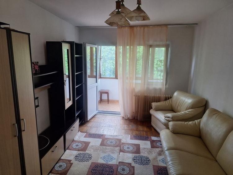 Inchiriez apartament 3 camere decomandat - 9