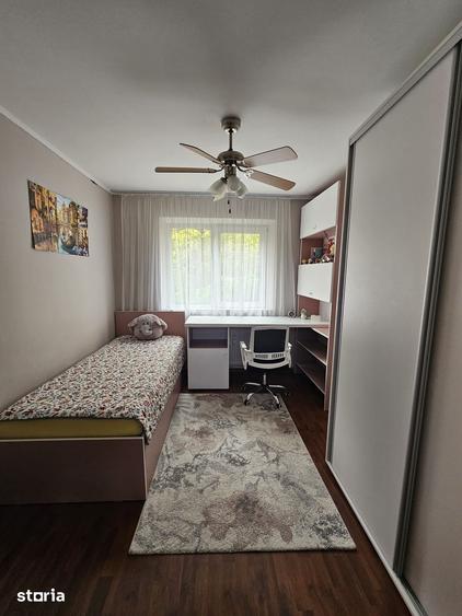 Apartament cu 3 camere decomandat în Nufărul