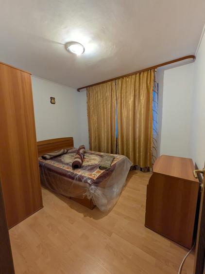 Apartament cu 3 camere decomandat în Sud
