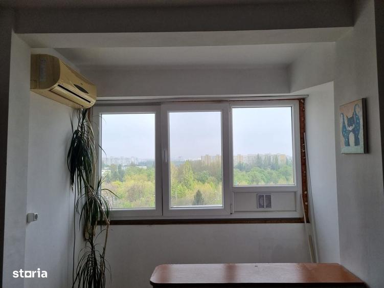 Garsonieră decomandată în Titan