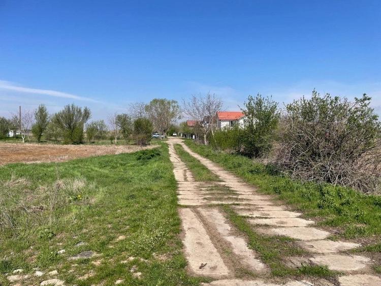 Teren Construcții extravilan de 3300 mp, în Central