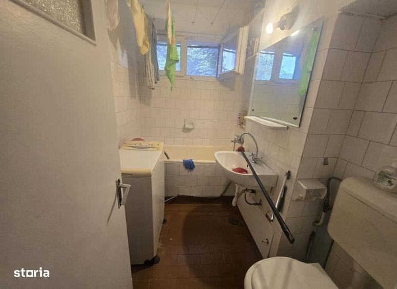 Apartament cu 2 camere semidecomandat în Podu Roș