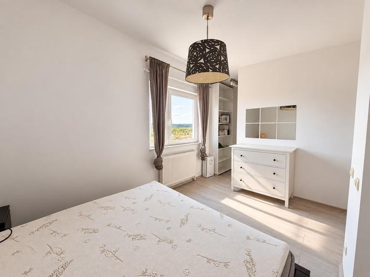 Apartament cu 4 camere decomandat, mobilat în Băneasa