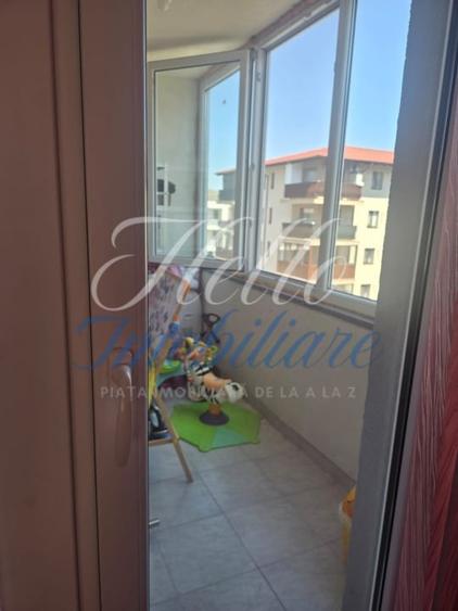 Apartament cu 3 camere decomandat în Florești