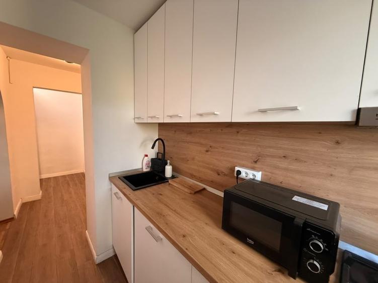 Apartament cu 3 camere decomandat, mobilat în Brâncoveanu