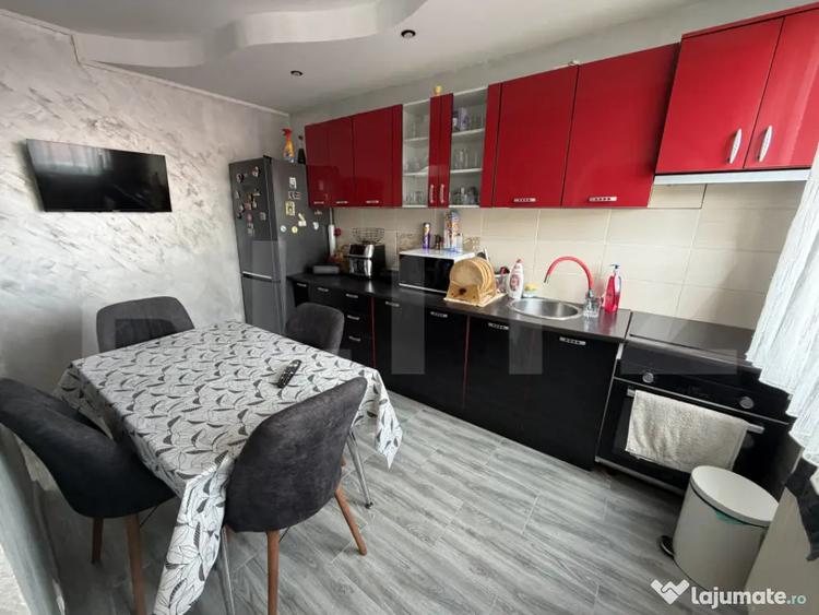 Apartament cu 3 camere decomandat, mobilat în Plopilor