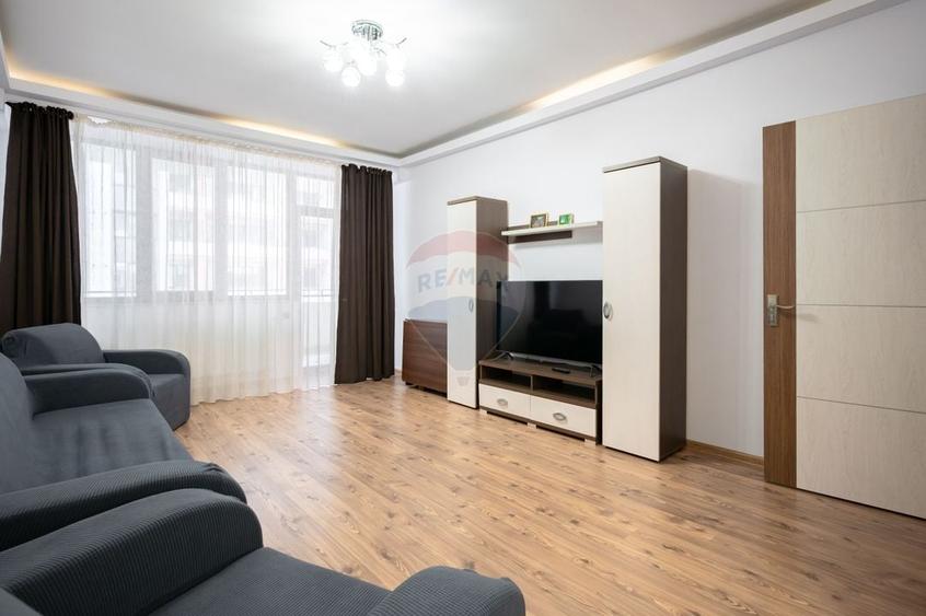 Apartament cu 3 camere decomandat, mobilat în Tractorul